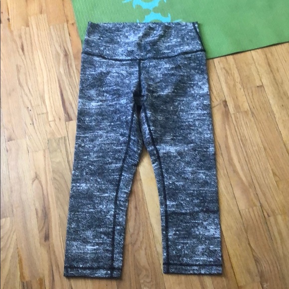 Lululemon High-Waisted Capri Leggings - Picture 3 of 3